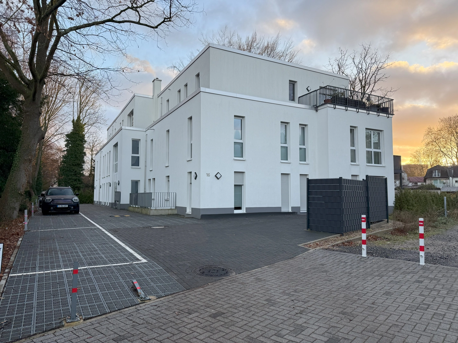 EB BAU SERVICE GmbH – Bauunternehmen – Dieses Bild zeigt ein modernes Wohngebäude, möglicherweise in Oer-Erkenschwick.